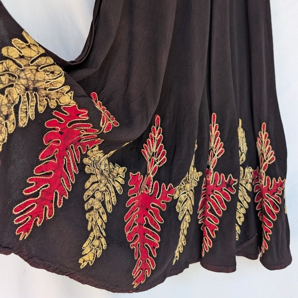 OSFA Blk Wrap Skirt with Gold & Red Batik - Picture 1 of 5